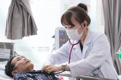 Người bệnh trăn trở trước câu hỏi: 'Bác sĩ học ở đâu?' khi 50% đào tạo thuộc khối tư thục