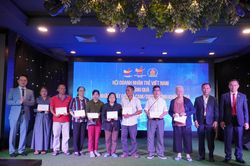 Hội Doanh nhân trẻ Việt Nam tặng 50 suất quà cho nạn nhân chất độc da cam