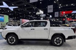 Toyota Hilux thế hệ mới trình làng tại Thái Lan, giá từ 621 triệu đồng