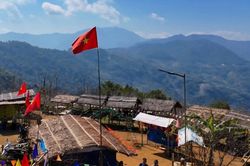 Điểm săn mây hoang sơ gây sốt ở 'đỉnh trời' Pha Đén ở Thanh Hoá