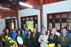 Kỷ niệm 75 năm Bác Hồ tặng thơ thanh niên xung phong Việt Nam