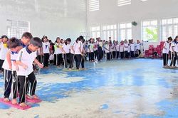 Học sinh dân tộc thiểu số xã Vĩnh Thạnh tham gia chương trình kỹ năng sống 'Ước mơ em - Tương lai em'