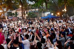 Live concert 'Hà Nội bình yên' lan tỏa giá trị nghệ thuật giữa lòng phố đi bộ