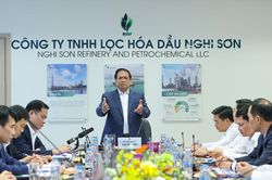 Thủ tướng làm việc tại Nhà máy Lọc hóa dầu Nghi Sơn, khảo sát địa điểm xây kho dầu chiến lược