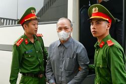 Hôm nay, cựu Thứ trưởng Hoàng Văn Thắng hầu tòa vì nhận tiền tỷ của doanh nghiệp