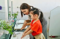 Không chủ quan với bệnh tay chân miệng