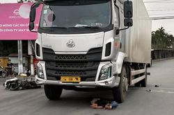 Xe máy va chạm với ô tô tải ở Ninh Bình, người đàn ông tử vong tại chỗ