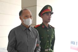 Xét xử cựu Thứ trưởng Bộ NN&PTNT Hoàng Văn Thắng nhận hối lộ 4,5 tỷ đồng