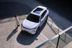Geely EX2 và EX5 EM-i: Nhỏ gọn hiện đại, sạc đầy pin đổ đầy xăng đi 1.800 km