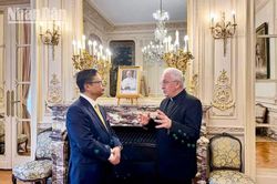 Đại sứ Trịnh Đức Hải chào xã giao Trưởng đoàn Ngoại giao tại Pháp