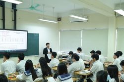 Học tủ hết 'đất sống', giáo viên tăng tốc đổi cách dạy theo đề thi tốt nghiệp THPT mới