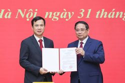 Thủ tướng Phạm Minh Chính trao quyết định bổ nhiệm Giám đốc Đại học Quốc gia Hà Nội