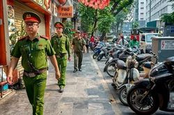 Công an phường Hoàn Kiếm gỡ 'điểm nghẽn' về trật tự đô thị