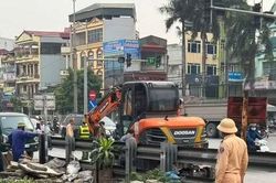 Xử lý 32 điểm giao cắt tự phát, tiềm ẩn nguy cơ trên tuyến đường sắt