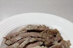Sau 30 năm ăn thịt, tôi phát hiện ra luộc thịt kiểu này là ngon nhất: Thịt không tanh hay khô, ít mỡ lại tốt sức khỏe