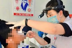 Gắp con đỉa dài 5cm trong mũi người đàn ông ở Quảng Trị