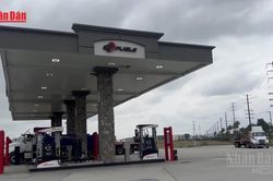 [Video] Giá dầu diesel tại California, Mỹ lập kỷ lục mới do xung đột tại Iran