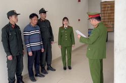 Hệ thống gi&aacute;m s&aacute;t m&ocirc;i trường 'tiếp tay' cho vi phạm
