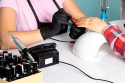Chồng trưởng phòng nằng nặc ép vợ nghỉ việc, bán chung cư đi xuất khẩu lao động