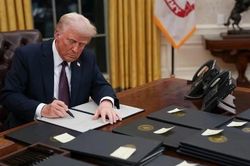 Ông Trump trở thành tổng thống Mỹ đầu tiên dự phiên tranh tụng ở Tòa án tối cao