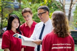 Học viện Ngân hàng vẫn xét tuyển học bạ, quy đổi IELTS từ 5.5
