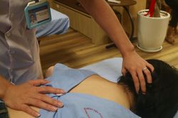 Bác sĩ chỉ rõ 'sát thủ' bào mòn cột sống dân văn phòng