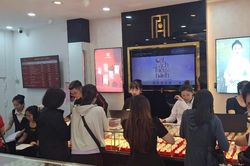 Diễn biến khác thường của giá vàng trong nước, tiệm vàng xuất hiện cảnh lạ lùng
