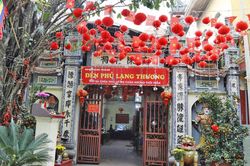 Có một ngôi đền thiêng giữa lòng phố