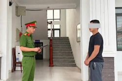 Mâu thuẫn chăn vịt, con rể tiếp sức cho bố vợ chém người trọng thương