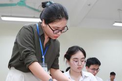 Thi tuyển nhà giáo: 60 câu kiến thức chung, 30 câu ngoại ngữ