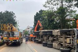 Vụ xe đầu kéo đè ô tô và xe máy khiến 2 người tử vong: Khởi tố tài xế Trần Văn Khoa