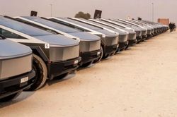 Hãng xe điện Tesla và 17 tập đoàn của Mỹ đang bị Iran 'điểm mặt' tấn công