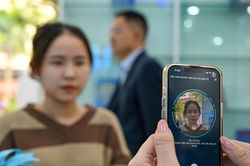 Người dùng xác nhận SIM chính chủ qua VNeID, đổi máy điện thoại sẽ phải sinh trắc học