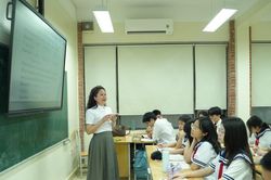 Cần thiết chuẩn Ngoại ngữ cho giáo viên nhưng không thể 'một khuôn cho tất cả'