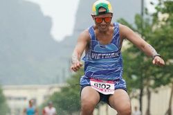 Người đàn ông vượt cửa tử ung thư máu nhờ 'món quà' đặc biệt của con gái