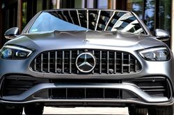 Mang Mercedes-Benz C300 đi bảo dưỡng, nữ chủ xe phát hiện 'xế cưng' ở quán bar