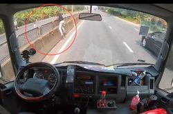 Huế: Tài xế 'liều' dừng xe giữa quốc lộ cứu bé gái thoát tình huống nguy hiểm