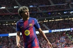 Hansi Flick nói gì Lamine Yamal không ăn mừng Barca thắng Atletico
