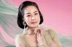 'Phú bà showbiz' Nhật Kim Anh ở biệt thự 200m2, tu tập và giấu kín tình yêu