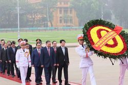 Lãnh đạo Đảng, Nhà nước và đại biểu Quốc hội vào Lăng viếng Chủ tịch Hồ Chí Minh