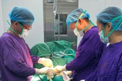 Nam thanh niên 19 tuổi cấp cứu, gãy xương nhiều mảnh rời từ vật tay