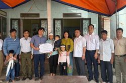 Trao hơn 76 triệu đồng đến 3 đứa trẻ mồ côi cha những ngày cận Tết