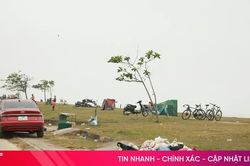 Biển Lộc Hà nhếch nhác, rác thải bủa vây