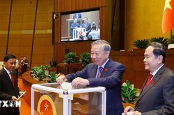 Quốc hội tiến hành bỏ phiếu kín bầu Chủ tịch Quốc hội khóa XVI