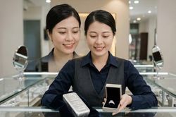 Giá bạc hôm nay 7/4: Bạc Phú Quý giảm, thị trường hạ nhiệt