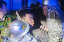 Hà Nội: Cháy nhà có 2 người mắc kẹt bên trong lúc rạng sáng