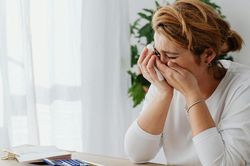 Đọc lá thư trong ngày giỗ đầu mẹ, con gái bàng hoàng nhận ra điều đau đớn