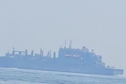 Mỹ xem xét thu phí ở eo biển Hormuz, Nga cảnh báo về hậu quả của xung đột Iran