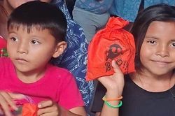 Bố mẹ ra ngoài chỉ 20 phút, chị em ở nhà chơi trốn tìm và cái kết đau lòng