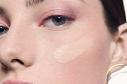 4 mẹo từ chuyên gia giúp lớp trang điểm tự nhiên như thật